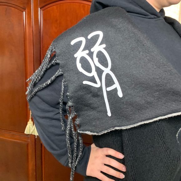 Street style Shawl - Picture 4 of 5